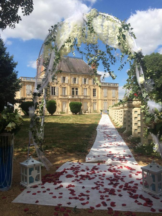 ヴァレンヌ・ヴォゼル Chateau Nevers Bed & Breakfast エクステリア 写真