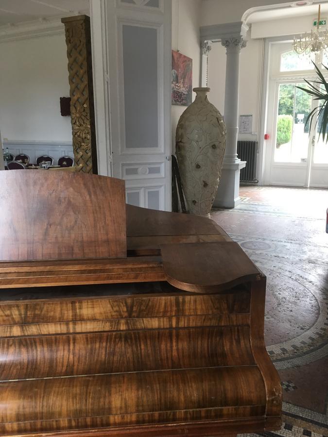 ヴァレンヌ・ヴォゼル Chateau Nevers Bed & Breakfast エクステリア 写真