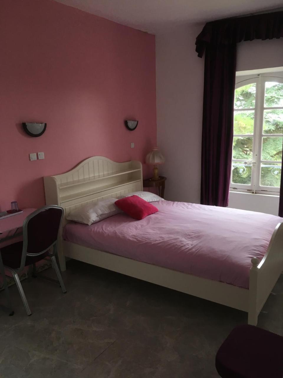 ヴァレンヌ・ヴォゼル Chateau Nevers Bed & Breakfast 部屋 写真
