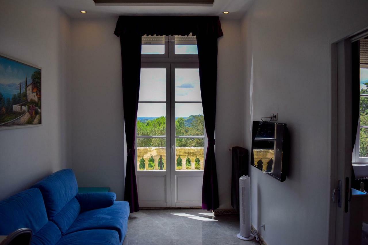 ヴァレンヌ・ヴォゼル Chateau Nevers Bed & Breakfast エクステリア 写真